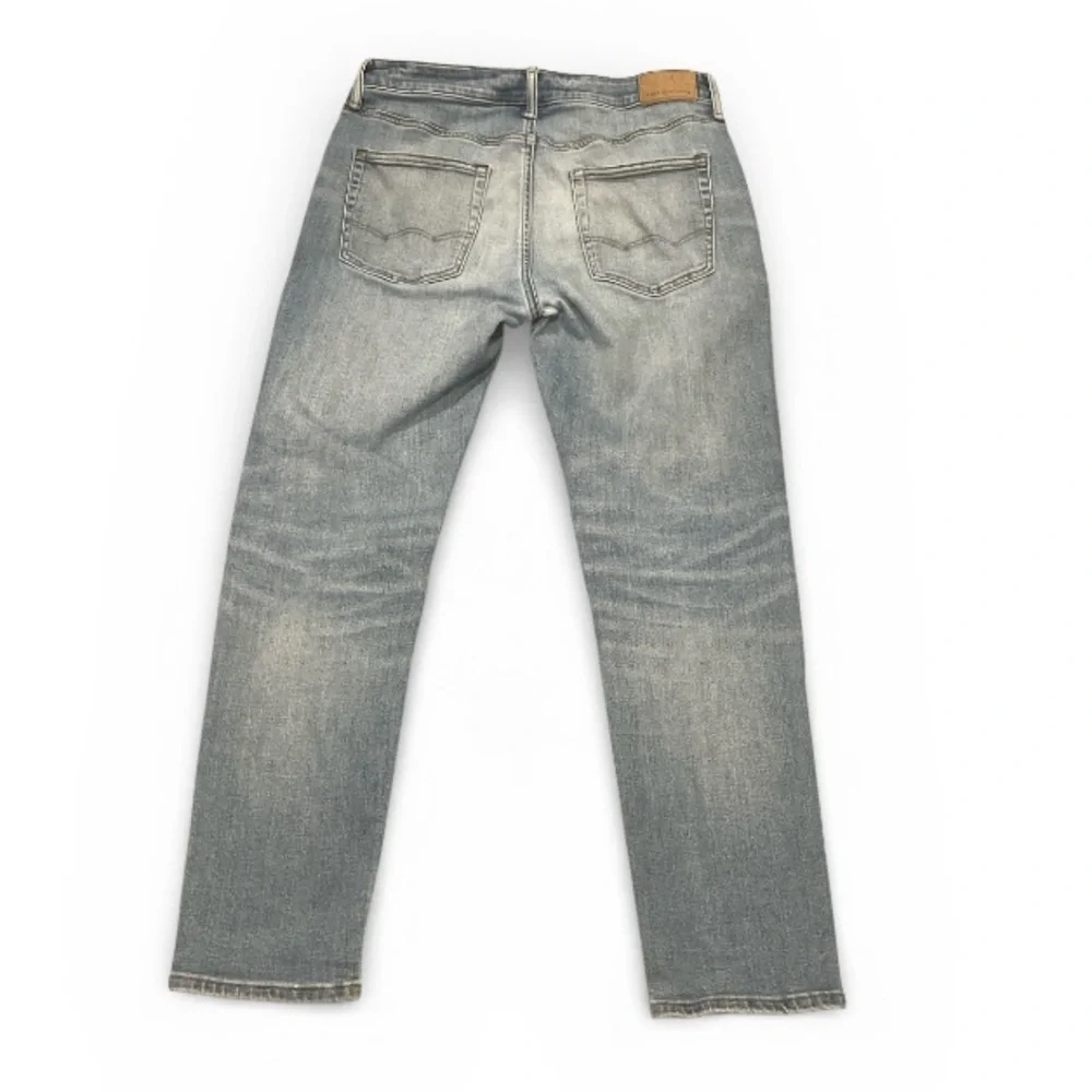 American Eagle ATHLETIC FIT Men's Classic Blue Jeans SIZE 32/32 - Picture 3 of 3